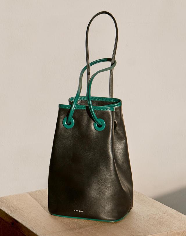 앤오즈 BAZAS bucket bag 2 color 착용컷