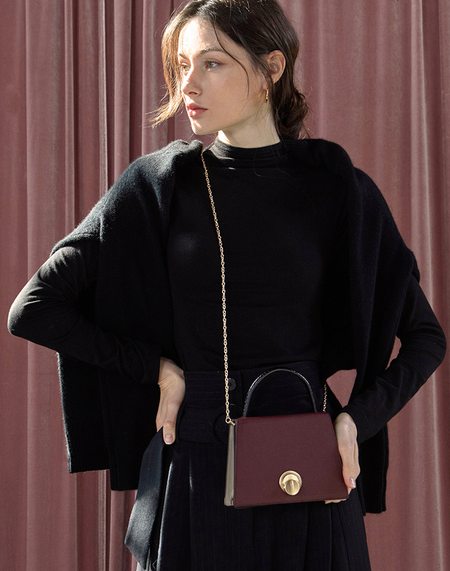 앤오즈 LOMEL MINI Micro Bag Maroon Burgundy 착용컷