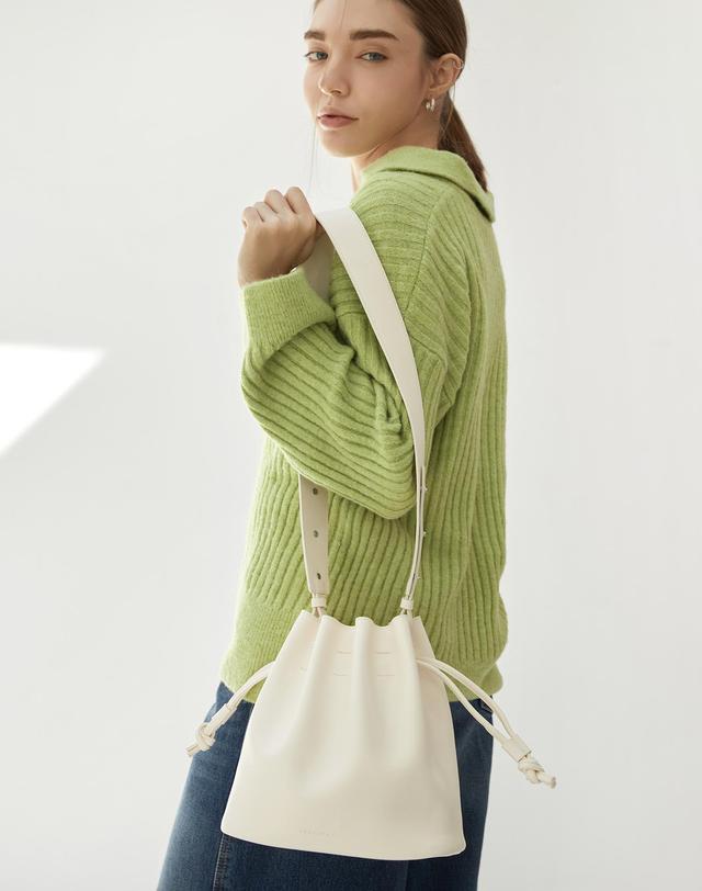 잇츠백 FAY wrinkle bucket bag 착용컷