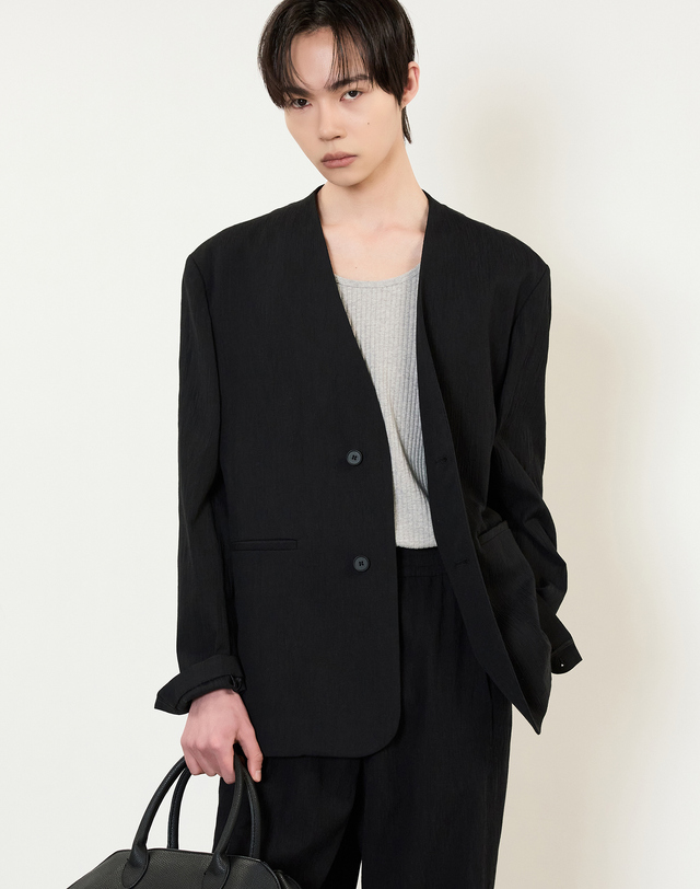 티엔지티 Seersucker Collarless Jacket (Black) 블랙 착용컷