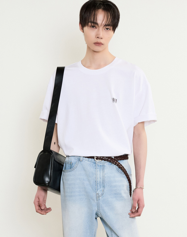 티엔지티 Barcode Logo T-Shirt (White) 흰색 착용컷