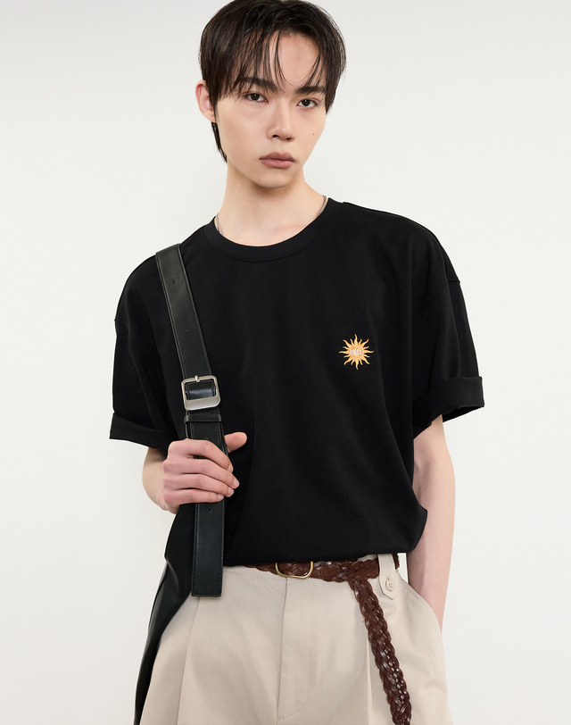 티엔지티 Embroidery Logo T-Shirt (Black) 블랙 착용컷