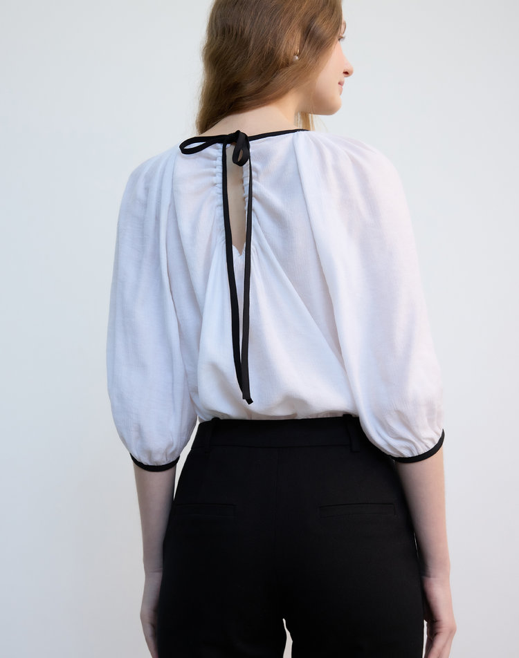 [제이에스엔와이] Back Ribbon Shirring Blouse - 백 리본 셔링 블라우스 JWBL4E902 이미지 2