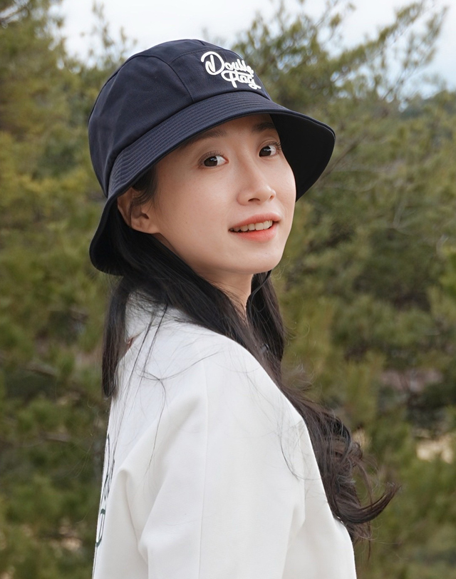 더블플래그 여성 [리뷰극찬] 블랙 여성 립조직 로고 그래픽 캠프햇(스트링 구성) 착용컷