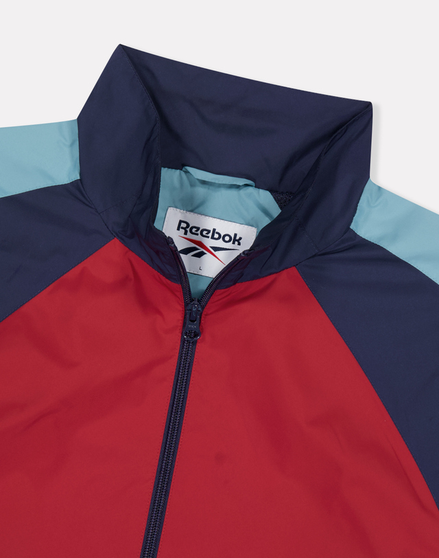 리복 REEBOK x YESEYESEE Trek Jacket 밝은 블루 착용컷