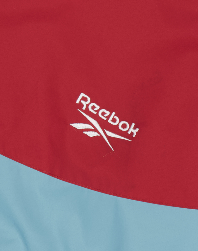 리복 REEBOK x YESEYESEE Trek Jacket 밝은 블루 착용컷