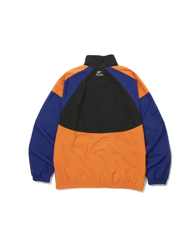 리복 REEBOK x YESEYESEE Trek Jacket 오렌지 착용컷