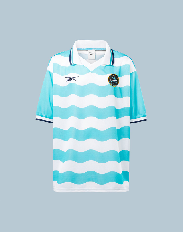리복 Reebok X BOTTER SOCCER TEE - 블루:화이트 / RMGB001C99FAB0014001 밝은 블루 착용컷