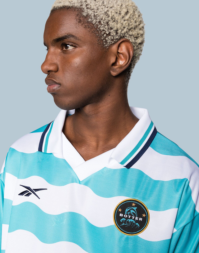 리복 Reebok X BOTTER SOCCER TEE - 블루:화이트 / RMGB001C99FAB0014001 밝은 블루 착용컷