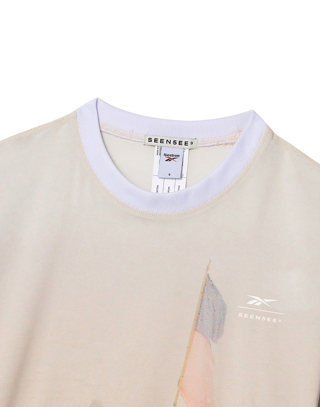 리복 REEBOK X SEEN PRINTING WOVEN CREW NECK - 플래그 밝은 베이지 착용컷