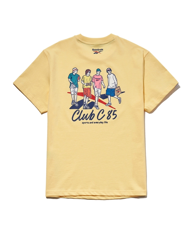 리복 클럽C 40주년 그래픽 티셔츠 - 버터 크림 착용컷