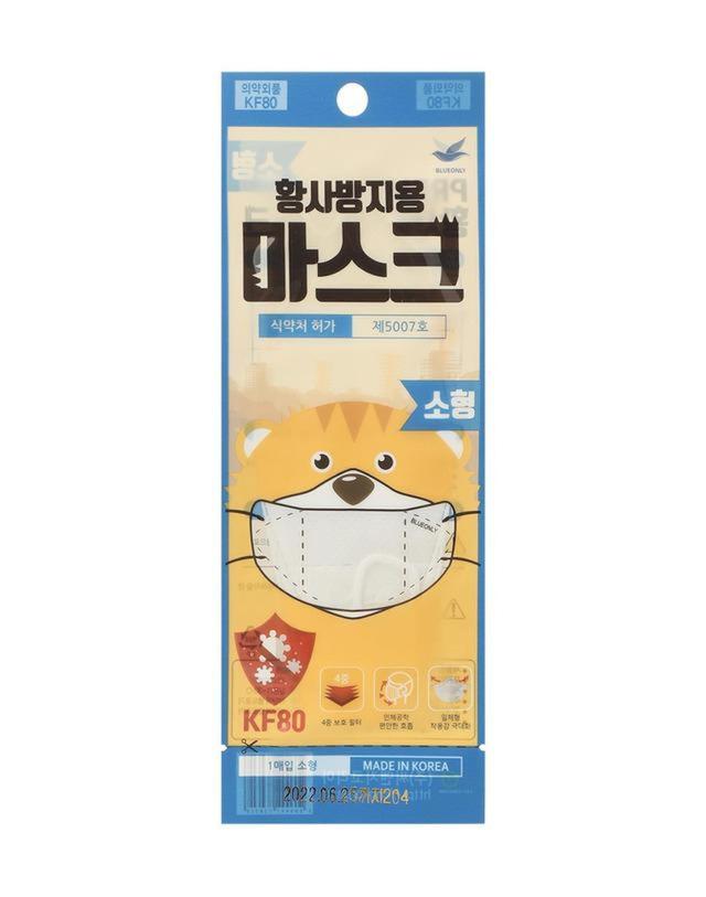 더_ 아동용 마스크 50매입 + 손소독제 세트 흰색 착용컷