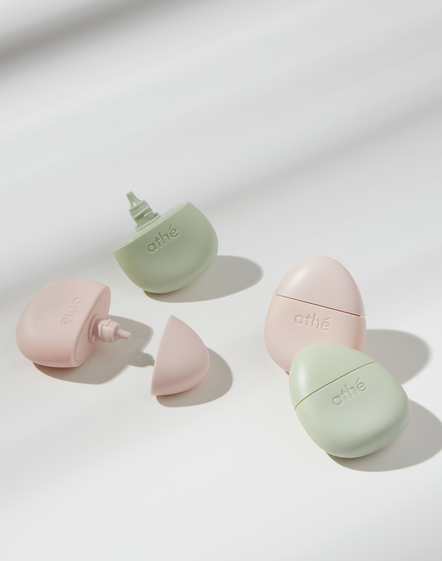 아떼뷰티 [산뜻촉촉] 아떼 더 페블 핸드크림 1820 레만 그린 착용컷