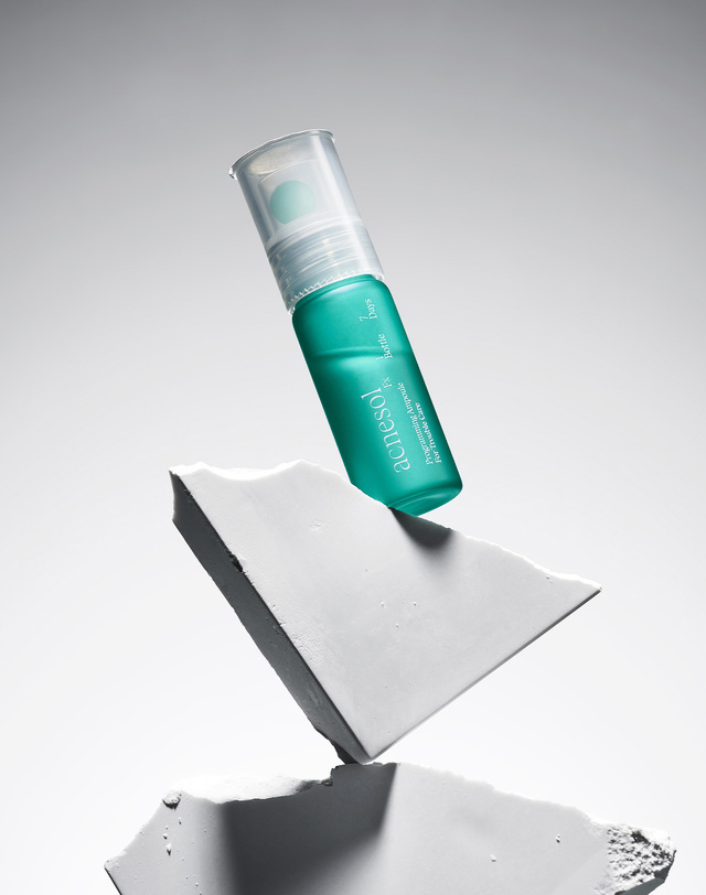 아떼뷰티 [시술말고앰플]급속피지케어 아크네솔 프로그래밍 앰플 10ml 흰색 착용컷
