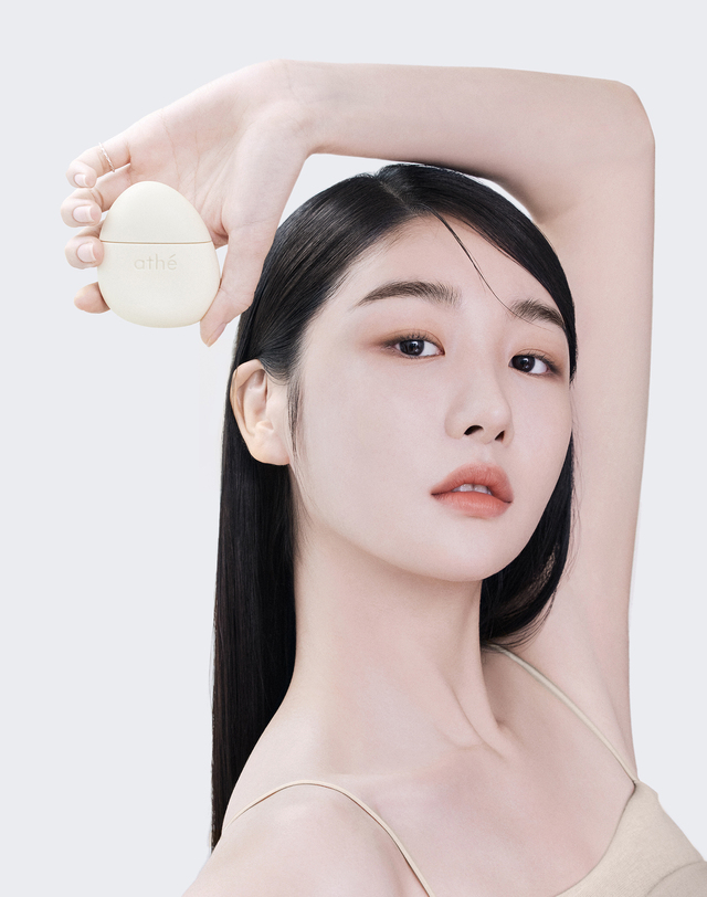 아떼뷰티 [페블라인] 아떼 페블 스킨 톤업 세럼 베이스 01 라벤더 밝은 퍼플 착용컷