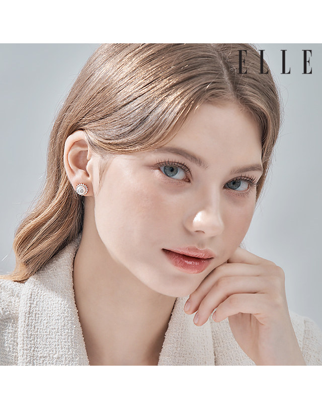 엘르 주얼리 14K GF 진주 포인트 플라워 투핀 귀걸이 ELGPEE534 착용컷