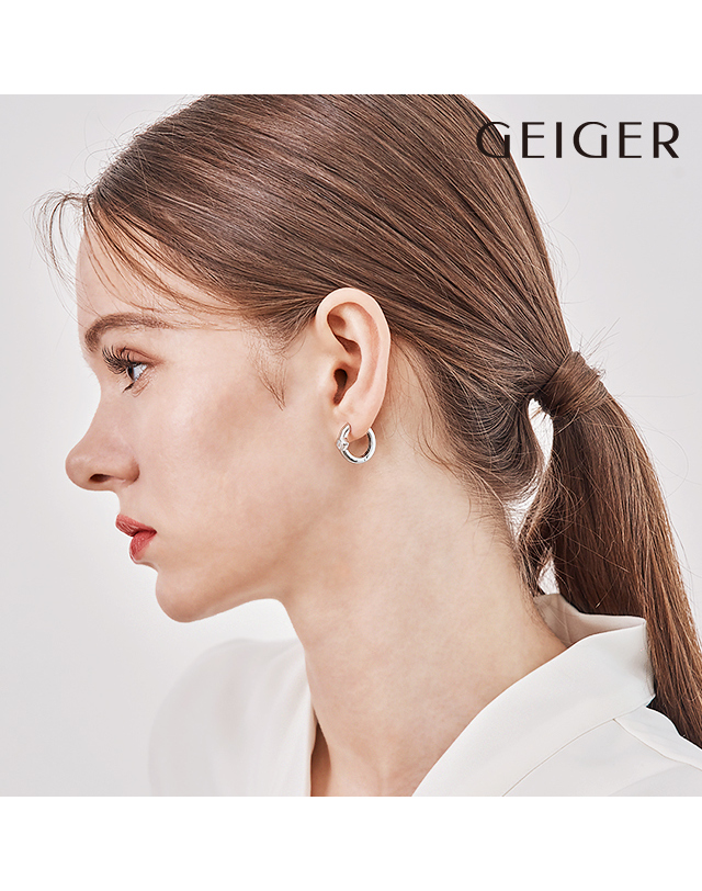 가이거 주얼리 실버 스퀘어 포인트 워터치 링 귀걸이 GISVEE151 착용컷