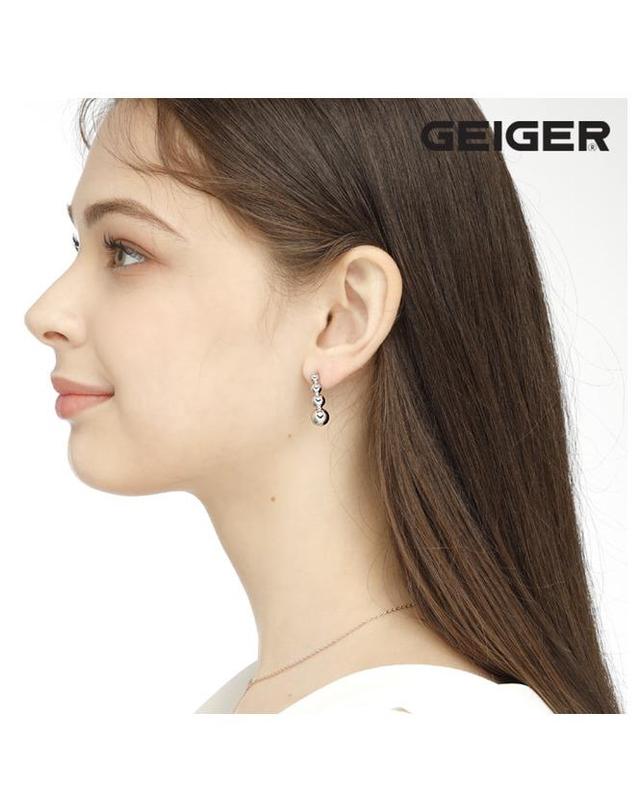 가이거 주얼리 크레센도 볼 귀걸이 GISVEE064 착용컷