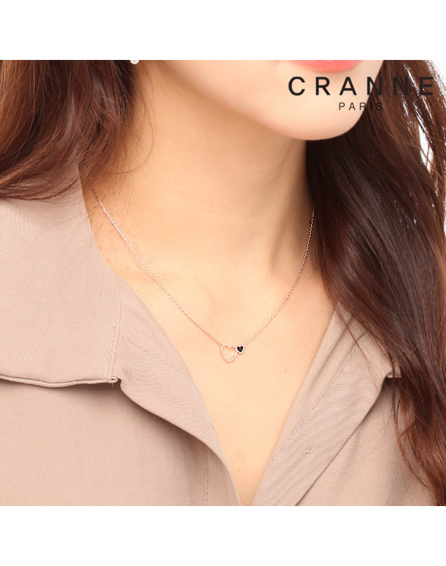 끄란느 블랙 하트 목걸이 C24NB067 착용컷