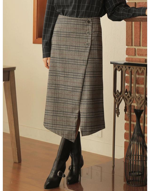 와드로브 UNBALANCE WRAP CHECK SKIRT_GRAY 착용컷