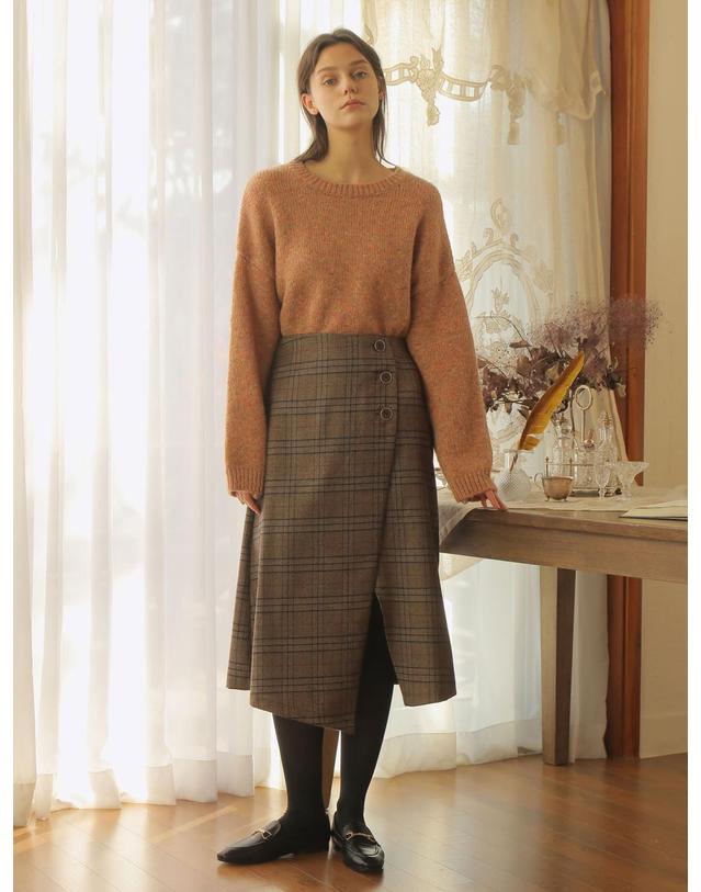 와드로브 UNBALANCE WRAP CHECK SKIRT_BROWN 착용컷