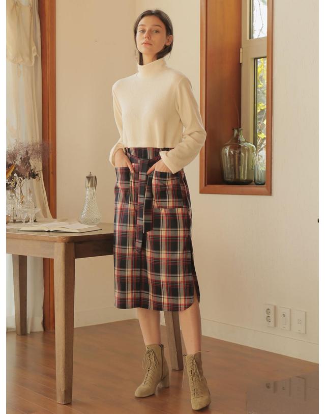 와드로브 CHECK LAYERED TURTLENECK ONE-PIECE_IVORY 착용컷