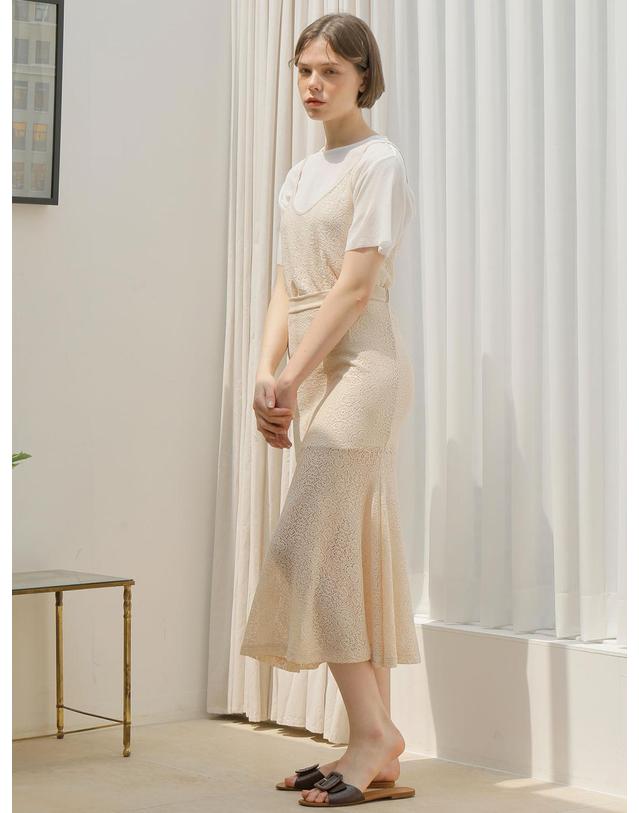 와드로브 LACE SKIRT_BEIGE 착용컷