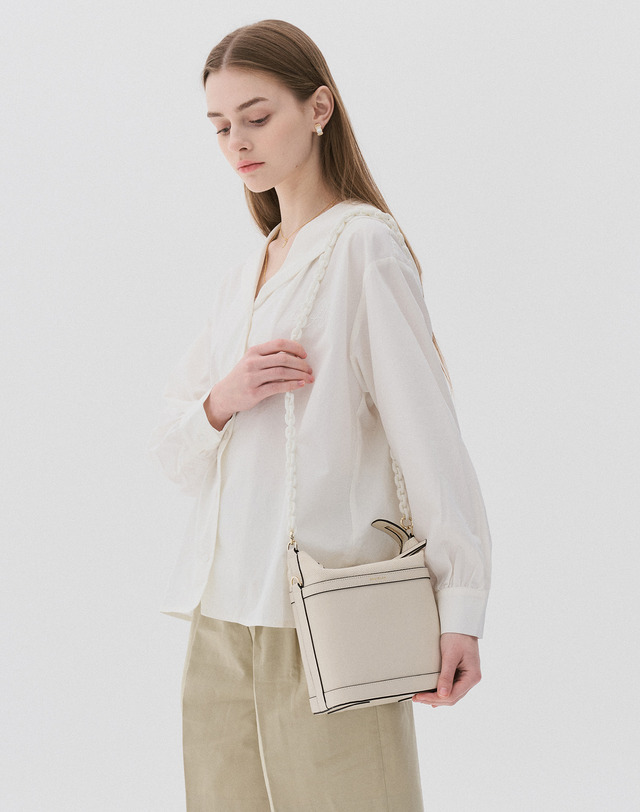 보니블라 에런백 ERON BAG CREAM WHITE 착용컷