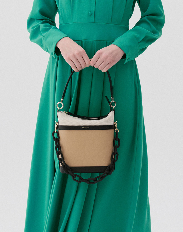 보니블라 에런백 ERON BAG MULTI BEIGE 착용컷