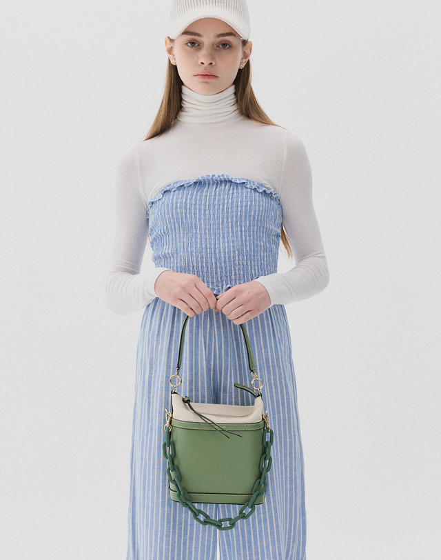 보니블라 에런백 ERON BAG JADE KHAKI 착용컷