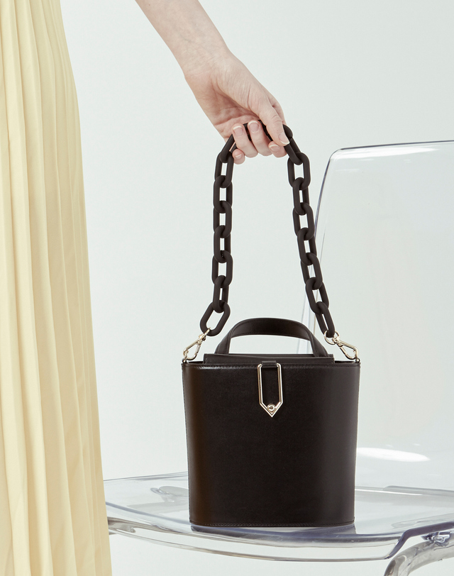 보니블라 마카롱 체인스트랩 MACARON CHAIN BLACK 착용컷