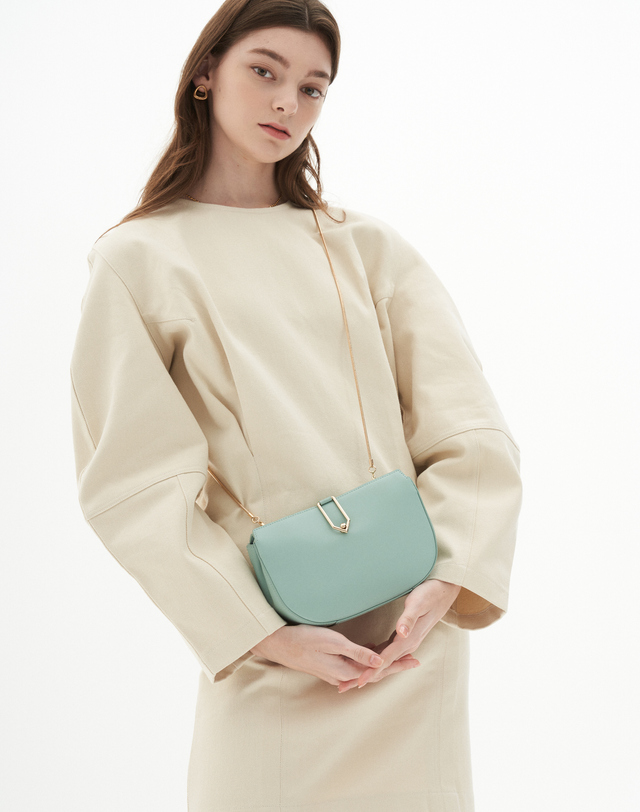 보니블라 뚜아르백 TOIRE BAG MINT CREAM 착용컷