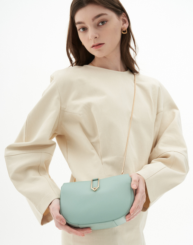 보니블라 뚜아르백 TOIRE BAG MINT CREAM 착용컷