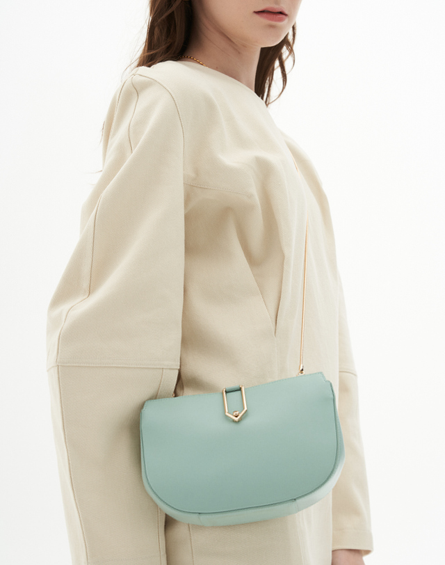 보니블라 뚜아르백 TOIRE BAG MINT CREAM 착용컷