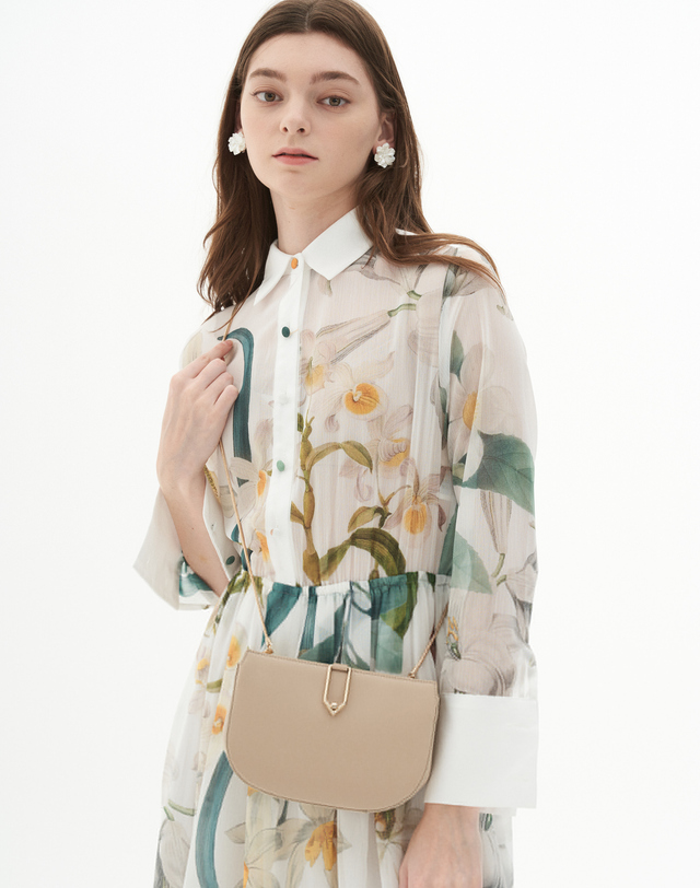 보니블라 뚜아르백 TOIRE BAG HAZELNUT BEIGE 착용컷