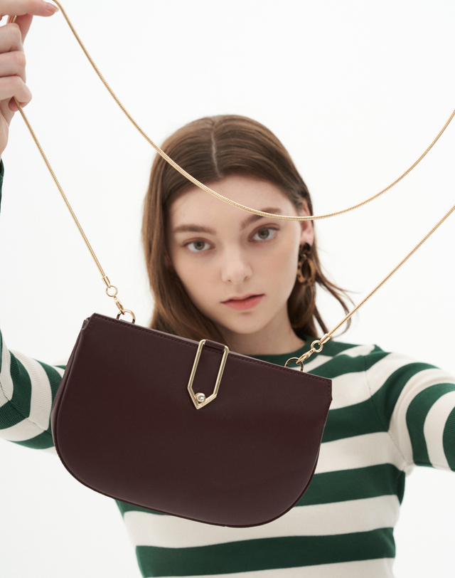 보니블라 뚜아르백 TOIRE BAG MARSALA WINE 착용컷