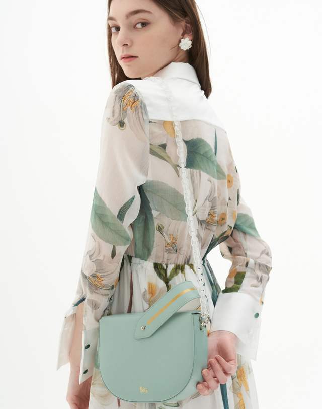 보니블라 글라세백 GLACE BAG MINT CREAM 착용컷