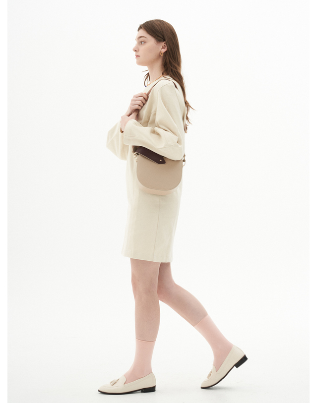 보니블라 글라세백 GLACE BAG HAZELNUT BEIGE 착용컷