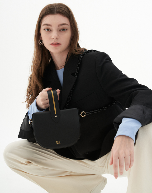 보니블라 글라세백 GLACE BAG EBONY BLACK 착용컷
