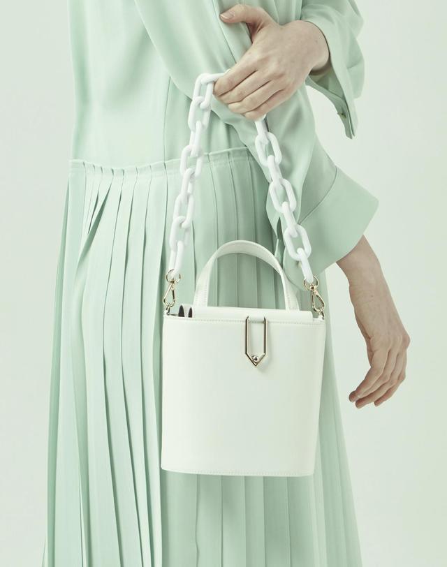 보니블라 마카롱 체인스트랩 MACARON CHAIN WHITE 착용컷