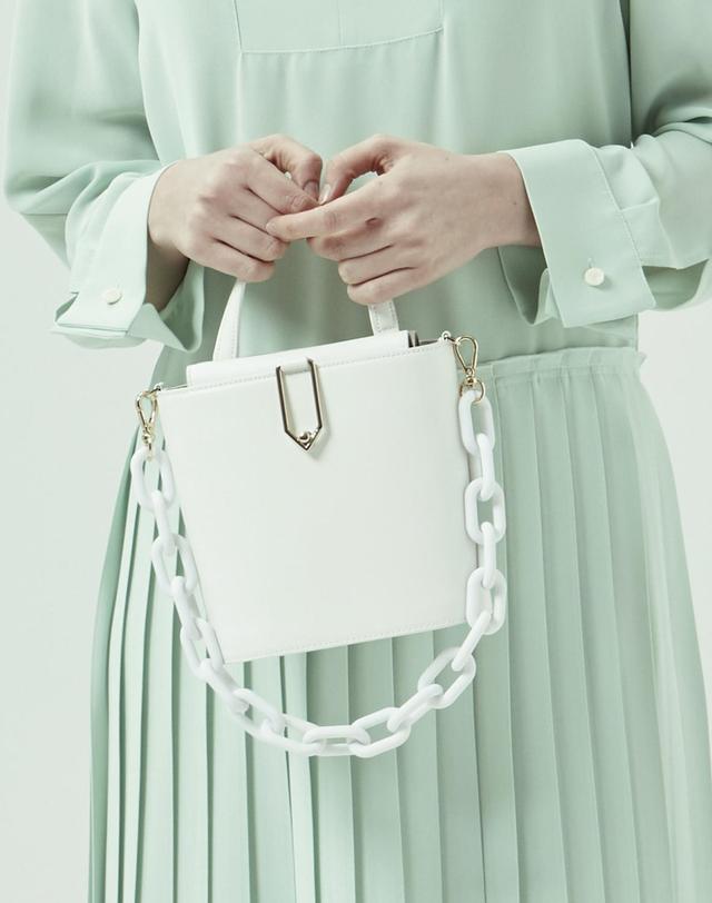 보니블라 마카롱 체인스트랩 MACARON CHAIN WHITE 착용컷