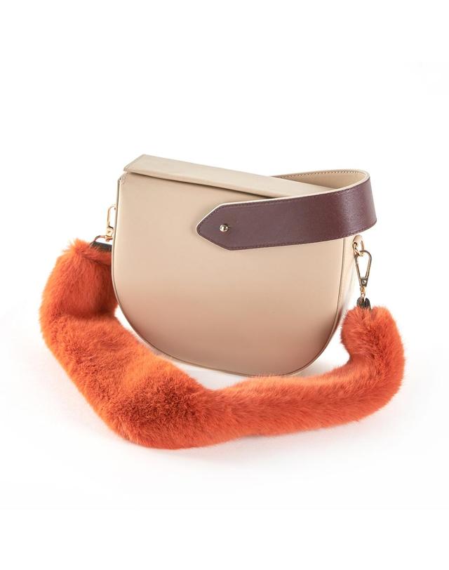 보니블라 에코 퍼 스트랩 ECO FUR STRAP NOEL ORANGE 착용컷