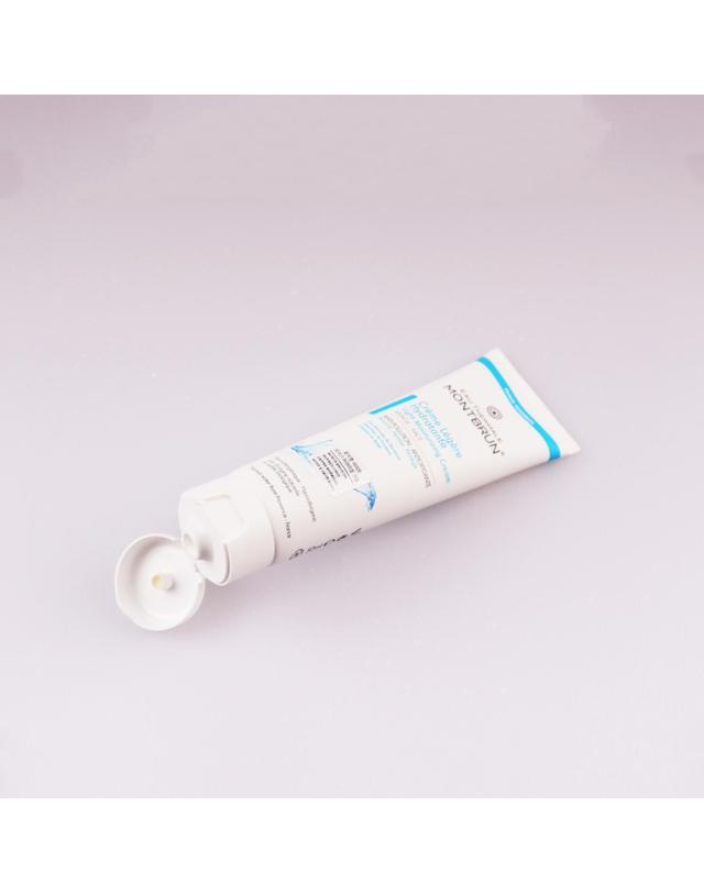 몽브항 라이트 모이스처라이징 크림 50ml 착용컷