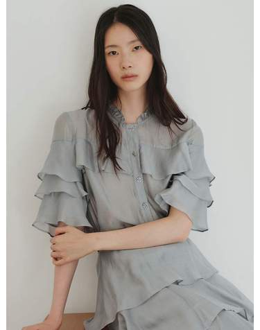 프릴넥 티어드 쉬폰 블라우스_3컬러 S263B231