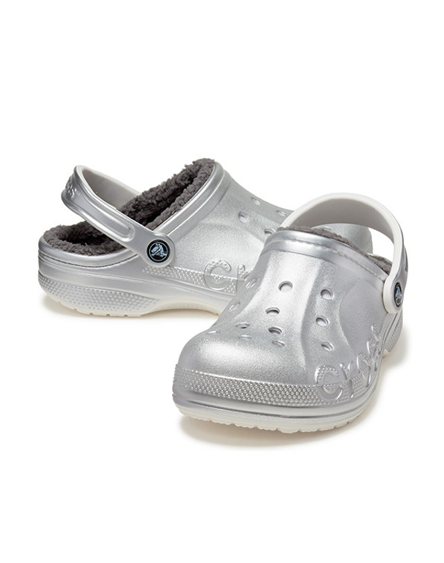 크록스 공용 BAYA LINED PRINTED CLOG SVME (23FUCL205975) 착용컷