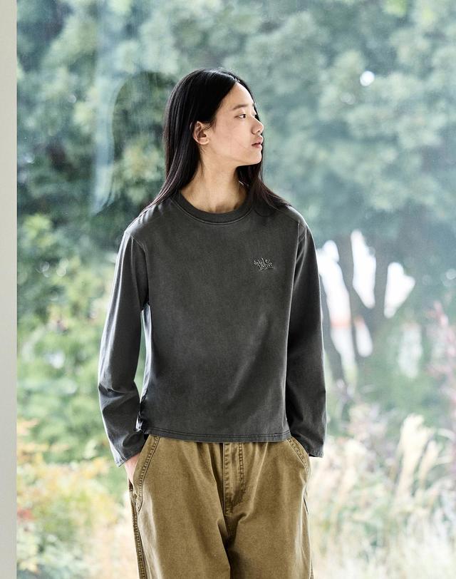 플루크 플루크 시그니처 로고 피그먼트 크롭 롱슬리브 FLT719 / 3ColorW 착용컷