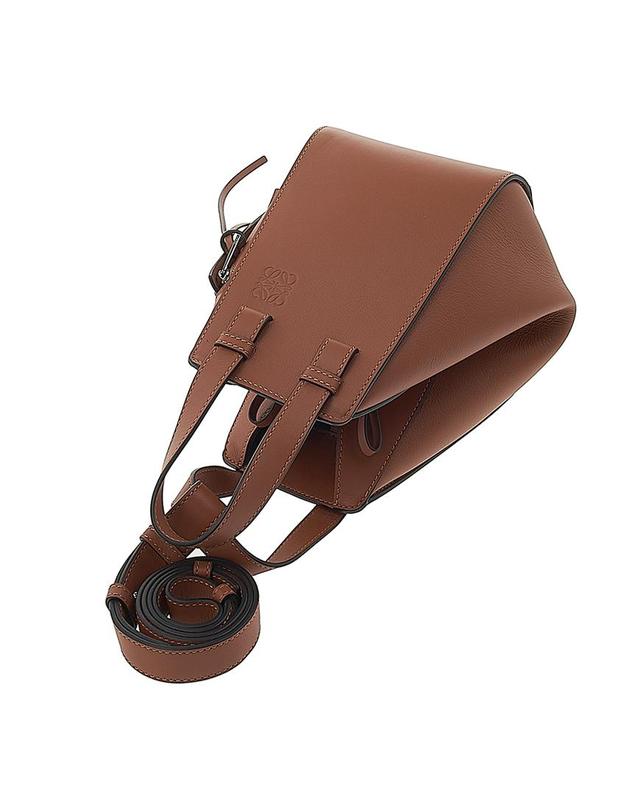 로에베 [로에베] FW25 여성 컴팩트 해먹 토트백 A538H13X10 2530 착용컷