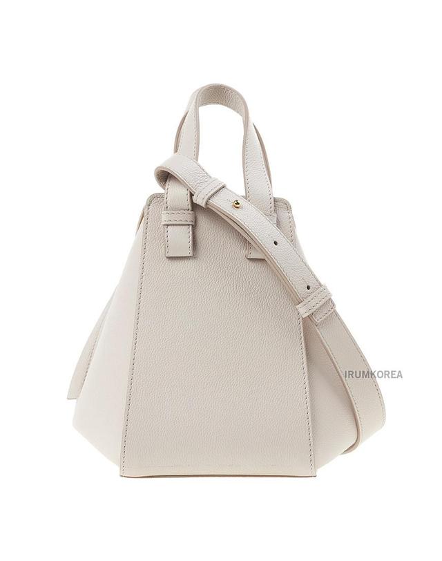 로에베 [로에베] FW25 여성 컴팩트 해먹 토트백 A538H13X23 1769 착용컷