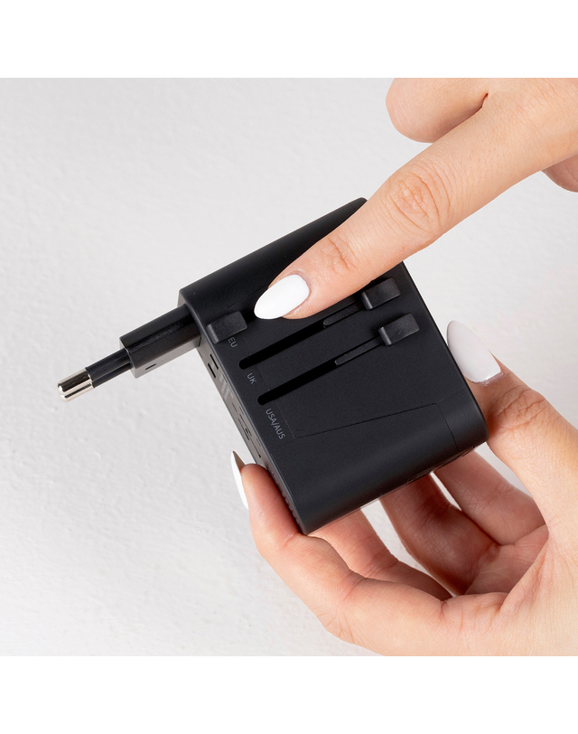 브라이튼 해외여행용멀티어댑터 콘센트 일본 태국 대만 싱가포르 플러그 탭 C타입 충전 USB C 1+USB A 3 4포트 돼지코 BT304C 착용컷
