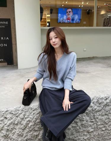 FW 폭스울 V넥 스웨터